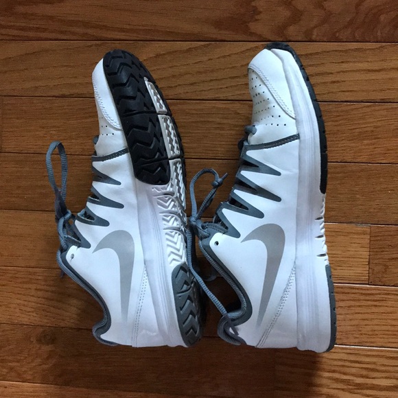 Nike Tennis Shoes Size 8 - Picture 3 of 7